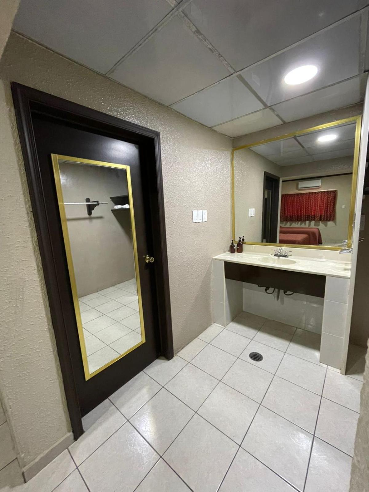 Kavia Meoqui Hotel&Suites Chambre photo